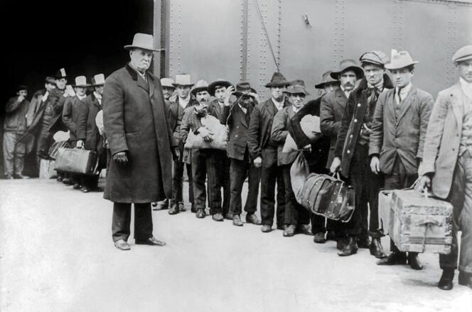 Comme des millions de migrants italiens, Nicola Sacco et Bartolomeo Vanzetti avaient débarqué à Ellis Island, dans la baie de New York, vingt ans plus tôt.