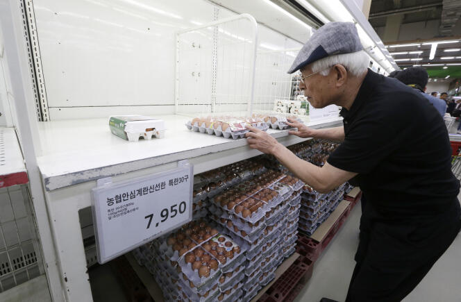 A la mi-août, la Corée du Sud a retiré de la vente tous les œufs dans lesquels du fipronil avait été détecté. Ici dans un supermarché à Séoul, le 16 août.