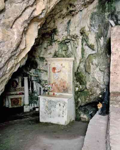 Le sanctuaire de l’archange Michel, dans la grotte de Sant’Angelo, à San Donato di Ninea. 