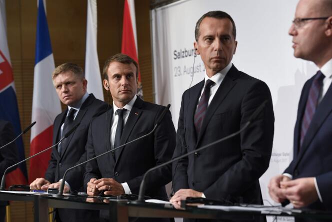 Le premier ministre slovaque Robert Fico, le président français Emmanuel Macron, le chancelier autrichien Christian Kern et le premier ministre tchèque Bohuslav Sobotka, à Salzbourg, le 23 août.