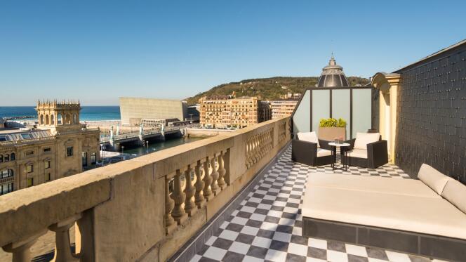 Suite avec terrasse de l’hôtel légendaire Maria Cristina.