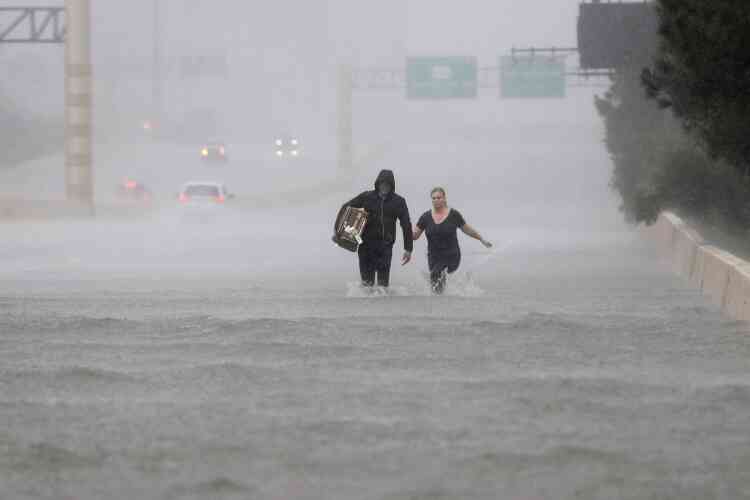 Le pire « jamais vu ». Tel est, selon la météorologie fédérale américaine, l’impact attendu de l’ouragan Harvey, qui provoque des inondations catastrophiques dans l’est du Texas et à Houston depuis vendredi 25 août.