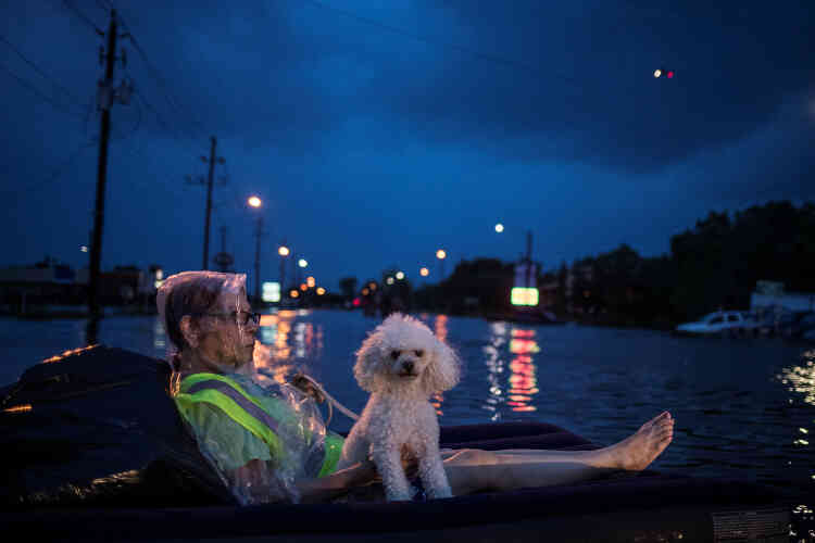 Les inondations qui dévastent Houston et sa région risquent de s’aggraver lundi en raison des pluies torrentielles que continue de déverser la tempête tropicale Harvey sur la quatrième ville des Etats-Unis, paralysée par des crues d’une ampleur sans précédent depuis des siècles.