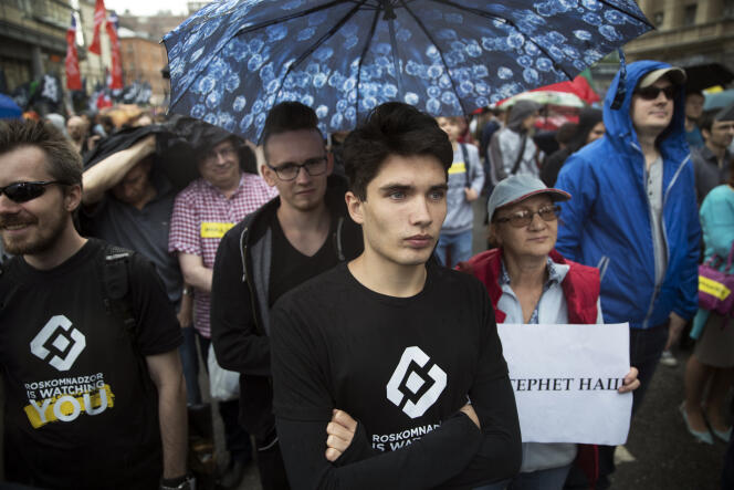 Manifestation sous haute surveillance policière, pour revendiquer un « Internet libre », à Moscou (Russie), le 26 août.