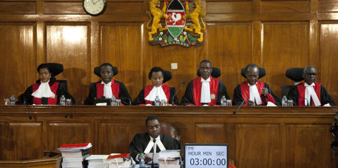 La Cour suprême du Kenya a ordonné la tenue d’un nouveau scrutin présidentiel, jugeant que des « irrégularités » ont compromis l’intégrité de l’élection.