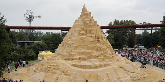 Voici A Quoi Ressemble Le Plus Haut Chateau De Sable Du Monde