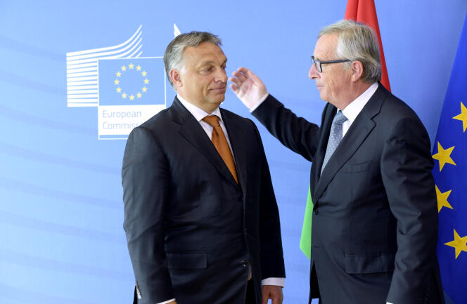 Jean-Claude Juncker et Viktor Orban au sommet de Riga, en 2015.