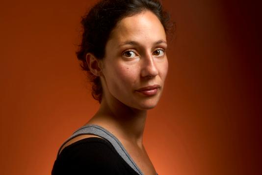 Bruno Levy / Desvio para "The World" O escritor Alice Zeniter.