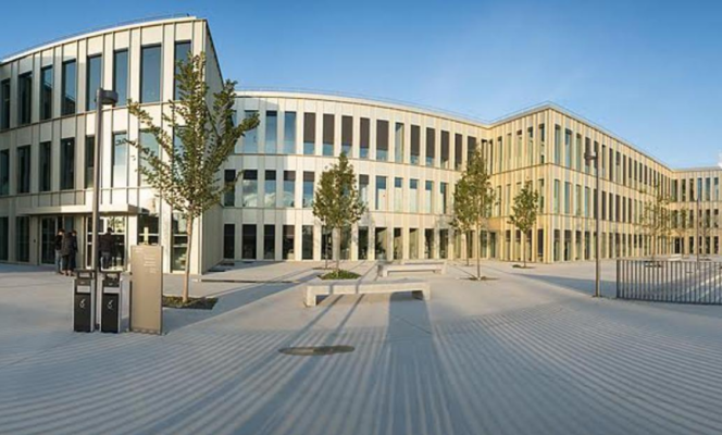 Le campus de HEC, seule grande école de commerce française à conserver son rang dans le classement 2017 du « FT » des masters en management.