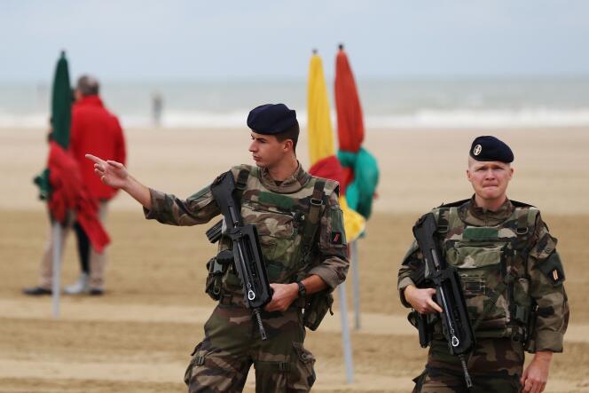 Des militaires membres de l’opération Sentinelle, à Deauville (Calvados) pendant le 43e Festival du cinéma américain, le 2 septembre.