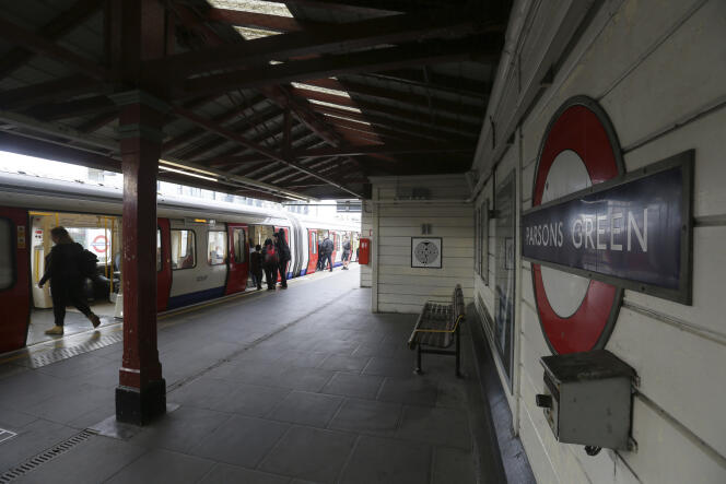 A la station de métro Parsons Green, théâtre d’un attentat à la bombe artisanale, le 15 septembre.