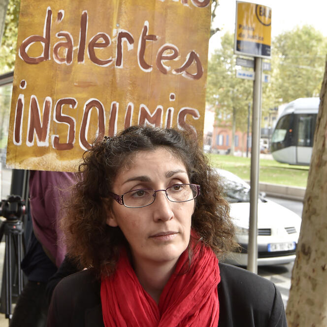 La lanceuse d’alerte Céline Boussié, le 17 octobre 2016, devant le tribunal de Toulouse.