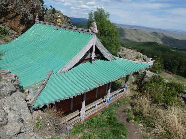 Perché à 2 312 mètres, le monastère de Tövkhön Khiid, lieu d’ermitage de Zanabazar, est un des plus grands sites de pèlerinage de Mongolie.