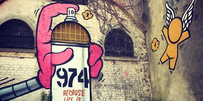 Jace Un Gouzou Dans La Ville Le Street Artiste Parseme Les Murs Du Monde