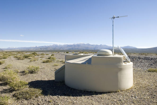 Dans la Pampa Amarilla argentine, une des 1600 « piscines » de l’observatoire Pierre-Auger, servant de détecteur de rayons cosmiques.