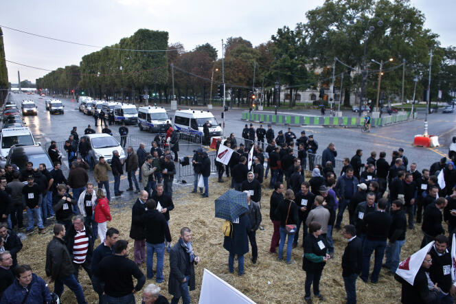 Les agriculteurs veulent pouvoir continuer à utiliser le glyphosate et ont manifesté en ce sens, le 22 septembre, à l’appel de la FNSEA, sur les Champs-Elysées.