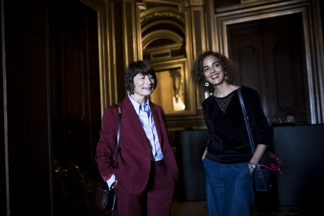 Catherine Millet et Leïla Slimani dans les coulisses avant la conférence « La littérature, une révolte au féminin ? » à l’Opéra Garnier, à Paris, le 24 septembre.
