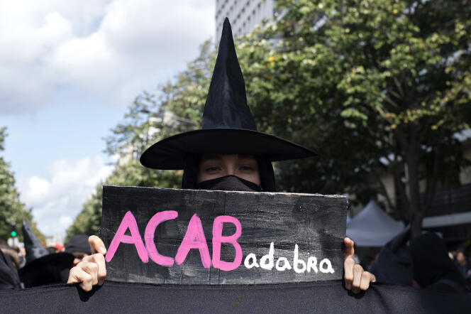 A Paris, lors de la manifestation contre la réforme du code du travail, le 12 septembre. L’acronyme ACAB (« All cops are bastards », « Tous les flics sont des bâtards ») est ici détourné en « All capitalists are bastards ».