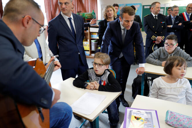 Le ministre de l’éducation nationale Jean-Michel Blanquer et le président Emmanuel Macron en visite à Forbach (Moselle), le 4 septembre.