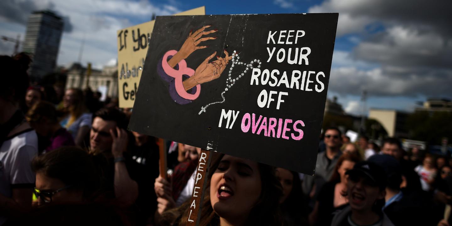 Un référendum sur l’avortement sera organisé en mai en Irlande