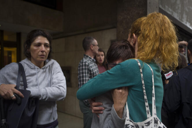 Aux abords du bureau de vote Ramon Lull, près de la Sagrada Familia, où la police est venue confisquer les urnes en faisant des blessés parmi les manifestants.
