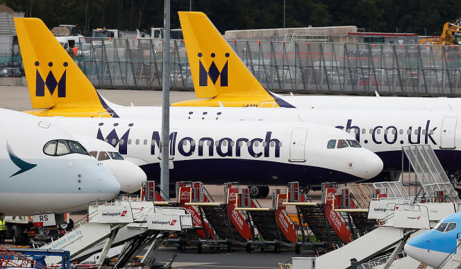 Monarch a été privée de son certificat de transport après avoir déposé le bilan, ses avions ne sont donc plus autorisés à voler.