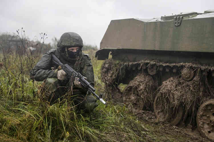 Un soldat russe près de Kaliningrad, en Russie, le 18 septembre (photo fournie le 19 septembre par le ministère de la défense russe).