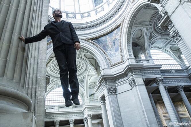 L’acrobate-danseur Yoann Bourgeois présente l’installation « La Mécanique de l’histoire, tentative d’approche d’un point de suspension » au Panthéon, jusqu’au 14 octobre.