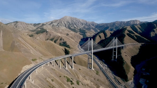 Le pont de Guozigou dans la province du Xinjiang.