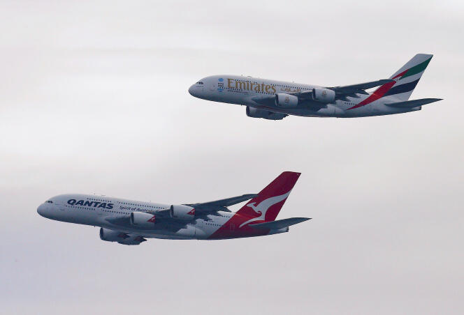 Deux Airbus A380 en formation au-dessus de Sydney (Australie), le 31 mars 2013.