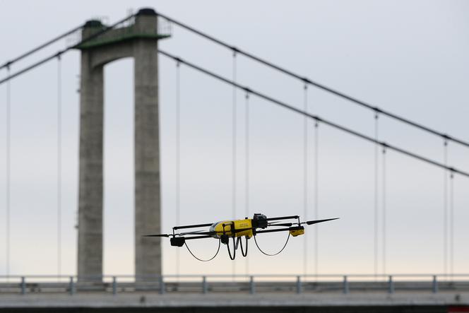 Altametris, filiale de SNCF Réseau, s’est spécialisée dans le drone de maintenance pour voie ferrée. Quinze appareils surveillent, scannent et numérisent le réseau français pour en optimiser la maintenance.