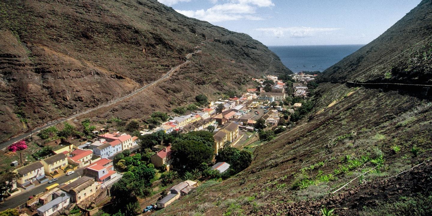 Avec une première liaison aérienne régulière, l’île de SainteHélène