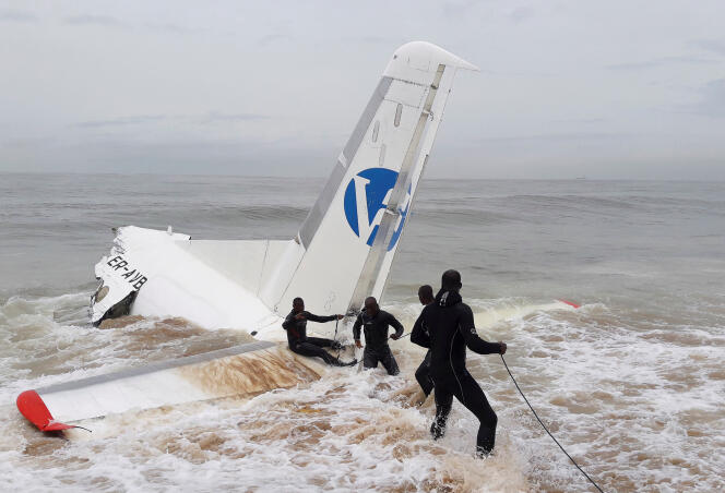 Un avion s’est écrasé en mer près de l’aéroport international d’Abidjan, samedi 14 octobre.