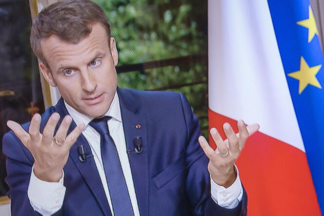 Emmanuel Macron, président de la république, est interviewé sur TF1, dimanche 15 octobre.