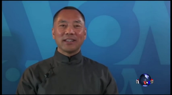 Capture d’écran d’une vidéo de Voice of America montrant Guo Wengui.