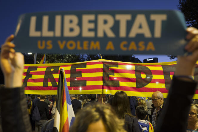 Manifestation sur l’avenue Diagonal de Barcelone pour réclamer la libération des dirigeants indépendantistes Jordis Sanchez et Jordi Cuixart, le 17 octobre.