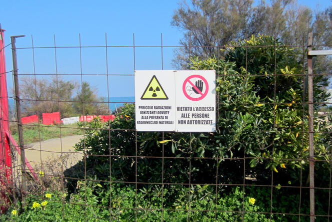 Panneaux d’interdiction d’accès à Crotone en Calabre.