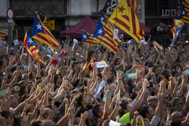 Manifestation de milliers de catalans venus protester contre la détention pour sédition des 