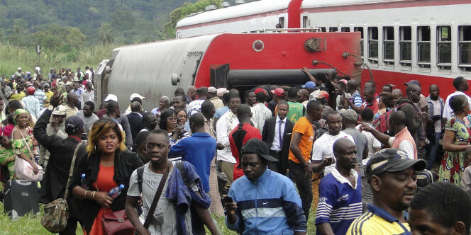 Des rescapés du déraillement de train à Eseka, au Cameroun, le 21 octobre 2016.