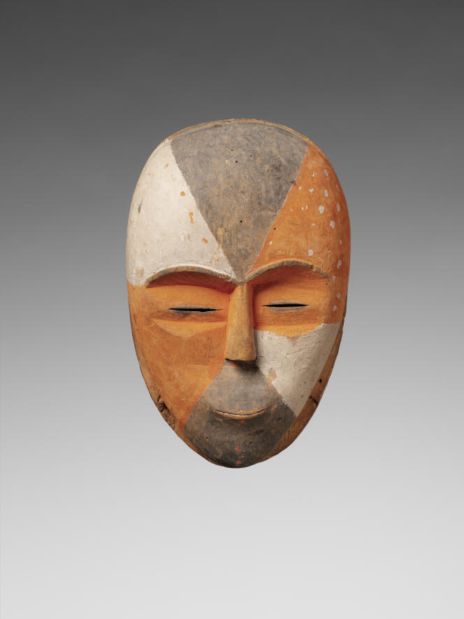 Masque Adouma (Gabon) conservé au musée du Quai-Branly.