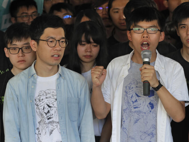 Le 17 août, Joshua Wong (à droite) et Nathan Law (à gauche) avaient prononcé un discours devant la cour de justice.