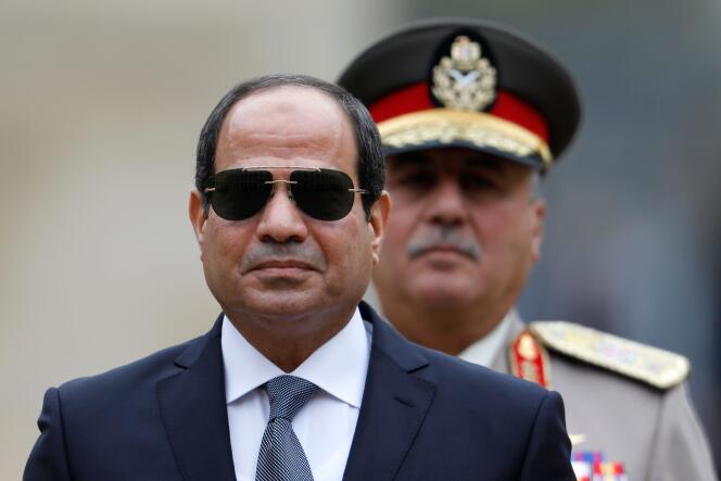 Le président égyptien Abdel Fattah al-Sisi  aux Invalides à Paris le 24 octobre.