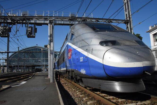 Le premier TGV reliant Paris à Bordeaux en 2 h 04, le 2 juillet 2017.