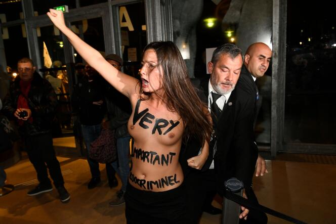 Manifestation des Femen accusant Roman Polanski, devant la Cinémathèque à Paris, le 30 octobre.