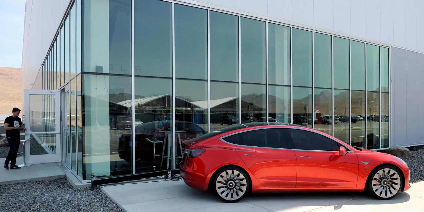 Voitures électriques : le risque du court-circuit pour Tesla