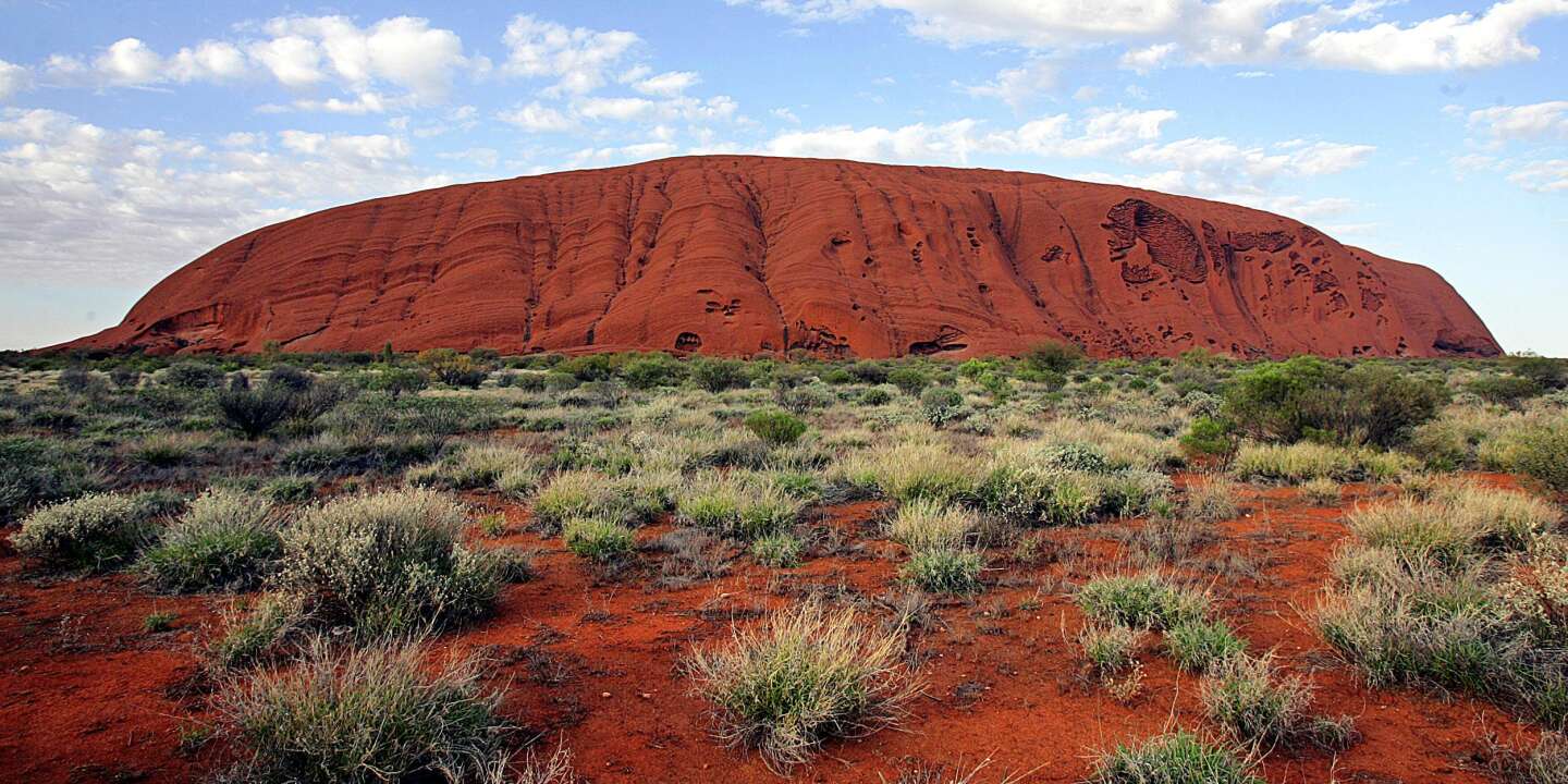 Bientôt plus personne n'aura le droit de grimper Uluru, rocher ...