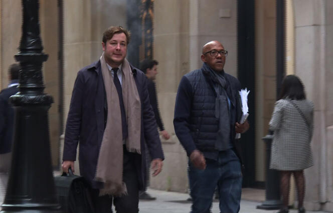 Frankie Fredericks (à droite) et son avocat, jeudi 2 novembre, à Paris.
