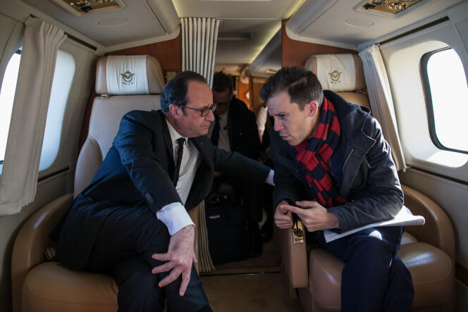 François Hollande et son ancien conseiller en communication, Gaspard Gantzer, le 7 avril.