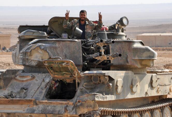 Un soldat de l’armée gouvernementale syrienne, à Deir ez-Zor, le 2 novembre.