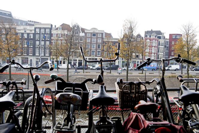 Un parking à vélo à Amsterdam.